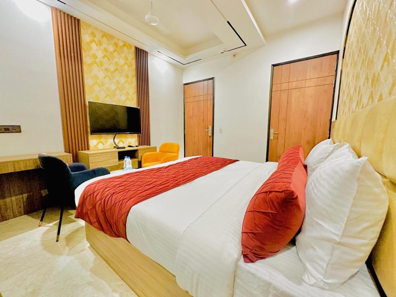 Hotel Hsp Plaza 新德里 外观 照片